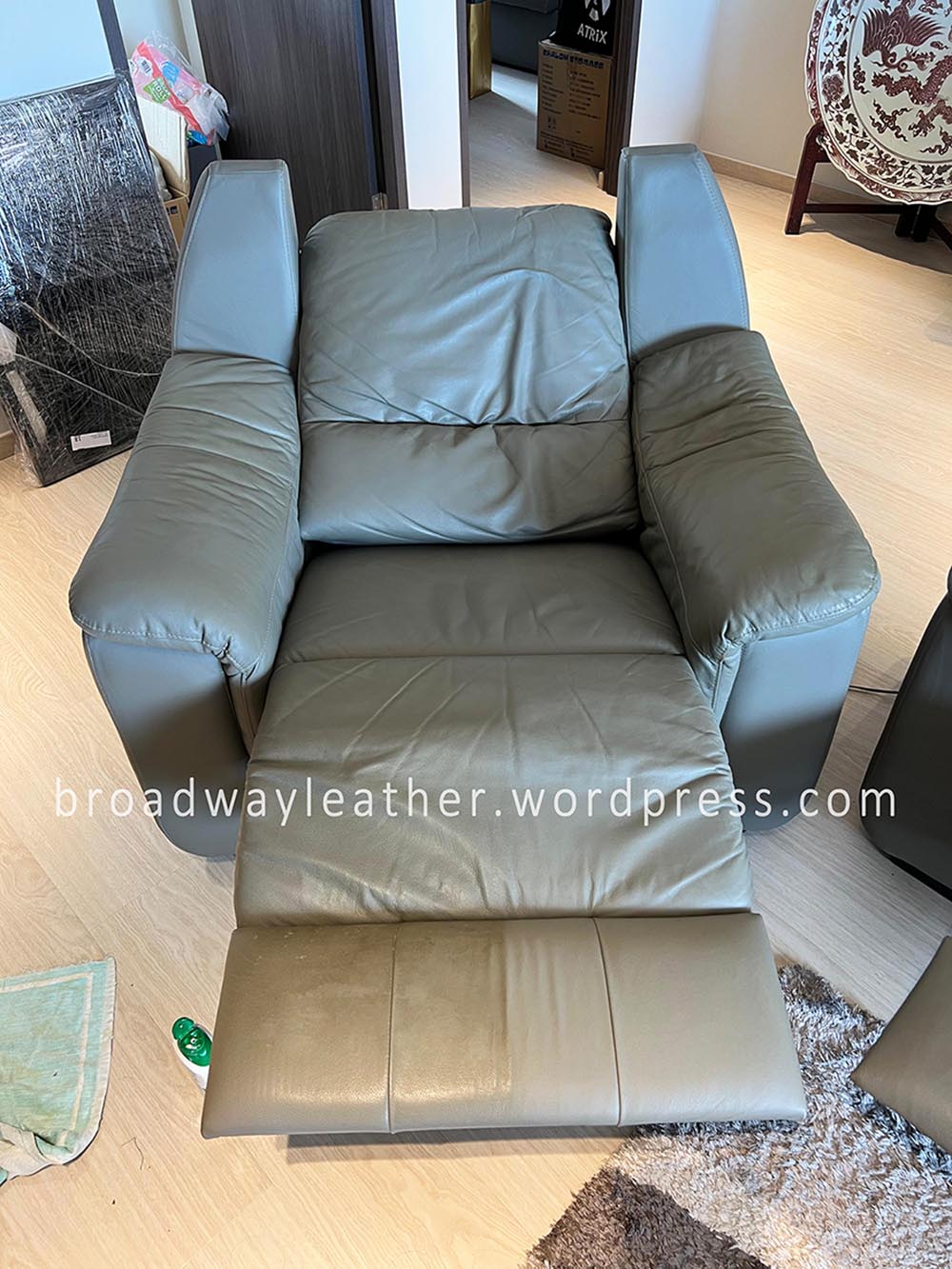 feet panel of leather sofa recliner half polished to compare the effects of before and after
